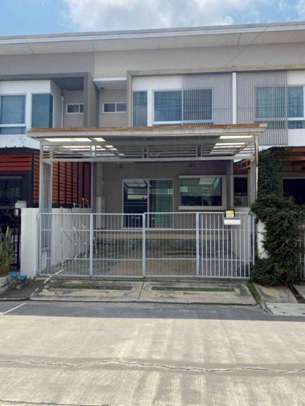 ให้เช่าทาวน์โฮมราษฎร์บูรณะ สุขสวัสดิ์ : ให้เช่า Townhome อินดี้ประชาอุทิศ 90  ✈️🎊💸連棟別墅出租 - Indy Prachauthit 90 