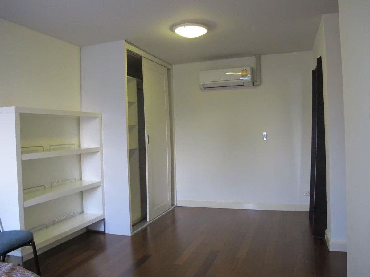 For SaleCondoSathorn, Narathiwat : Spacious 4 bedrooms 175 sqm in Sathorn area. Peaceful and convenient