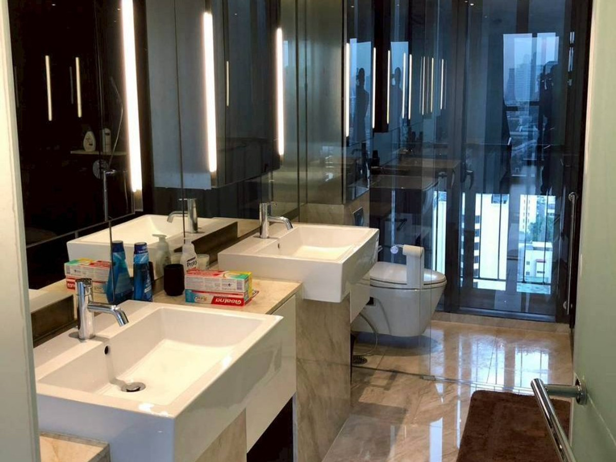 For SaleCondoSathorn, Narathiwat : Newly Renovated 3-Bedroom at The Met with River View and Private Lift