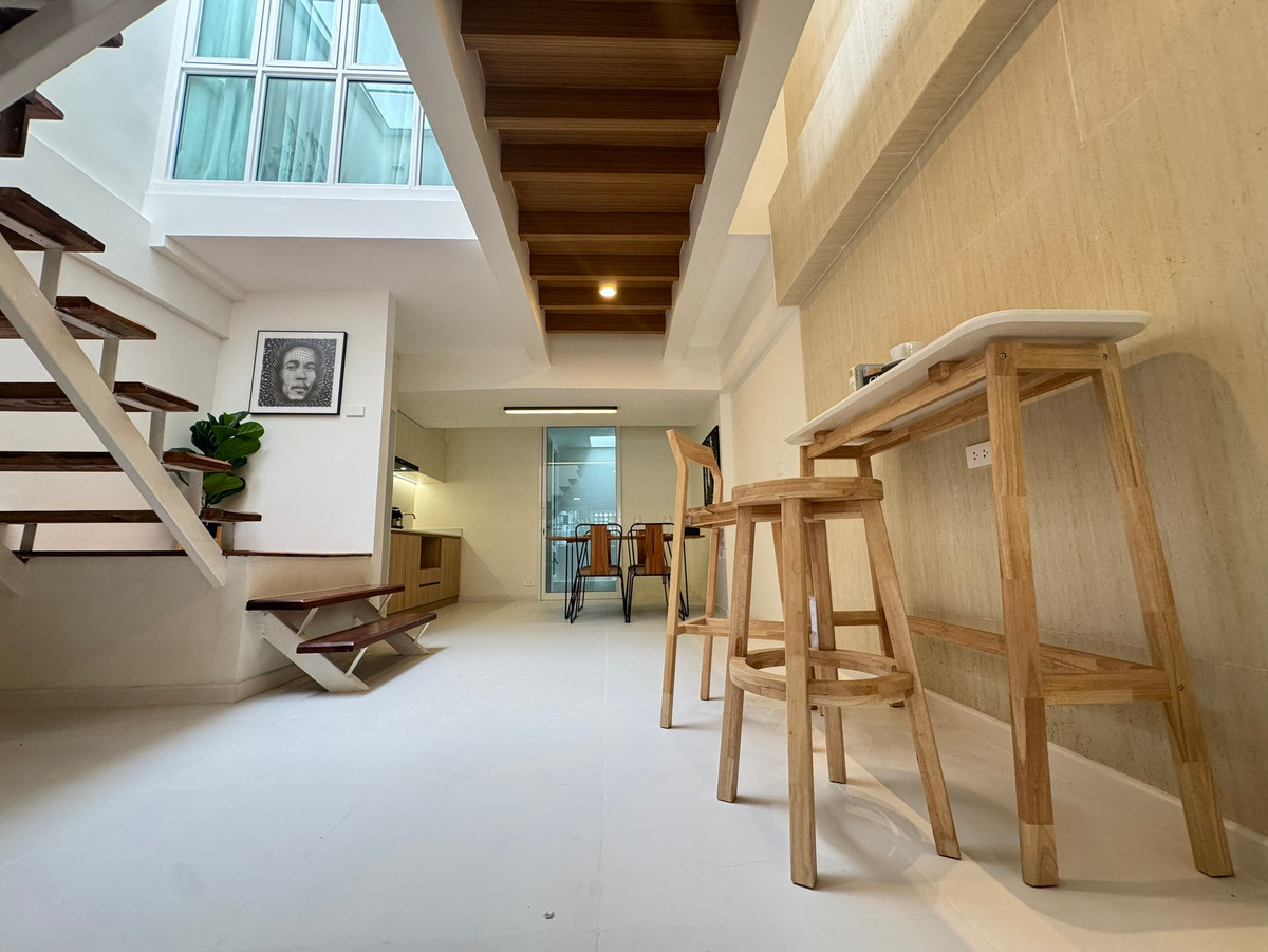 For SaleTownhomeSukhumvit, Asoke, Thonglor : Townhouse for sale Whole house renovated | Sukhumvit 71 ✅ Minimalist house, warm, airy, ready to move in immediately ✅ Suitable for own living. Or rent it out in a zone popular with foreigners.