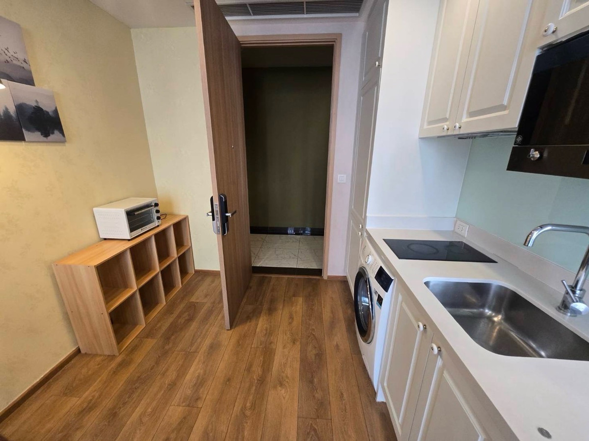 ให้เช่าคอนโดสุขุมวิท อโศก ทองหล่อ : Hight RISE LIVING IN THE HEART OF SUKHUMVIT ✨Beverly 33 | Sukhumvit 33

🛏 1 Bedroom | 1 Bathroom
📐 30 Sq.m. | 6 Floor
💰 29,000 THB / month

🚶‍♂️ Only 700m to BTS Phrom Phong
🛍️ 10-minute walk to EmSphere

Why you’ll love it:
🏊‍♀️ Swimming Pool
