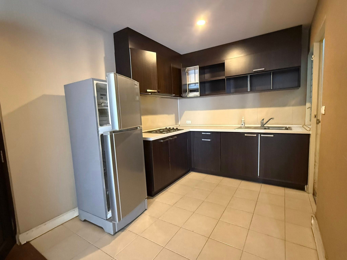 For SaleCondoSathorn, Narathiwat : Spacious 2 bedroom condo in a peaceful and private location near Sathorn