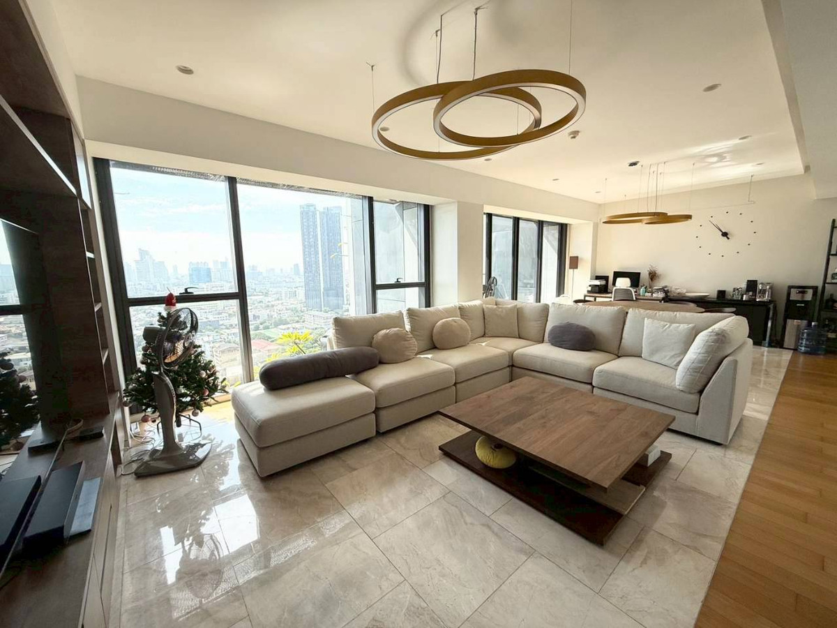 For SaleCondoSathorn, Narathiwat : Newly Renovated 3-Bedroom at The Met with River View and Private Lift