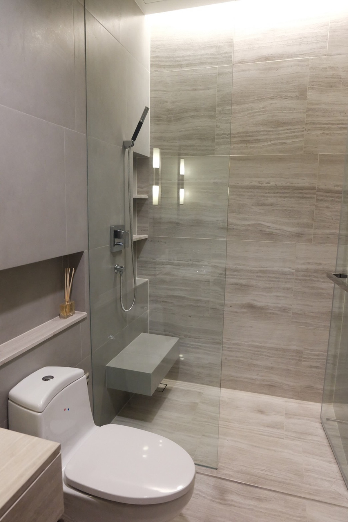 ขายคอนโดสาทร นราธิวาส : 1ห้องนอน ที่ The Diplomat สาทร , Contact 062-496-6454