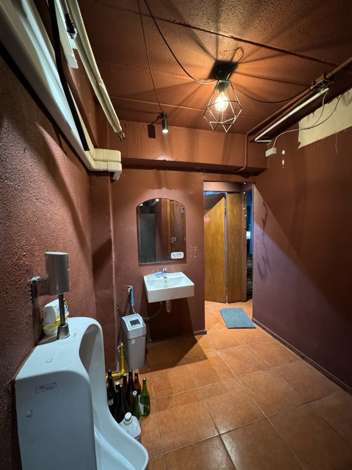 For RentShop HouseSukhumvit, Asoke, Thonglor : Retail Space 200 sqm soi Thonglor for Rental, Soi Thonglor 200 sq m, G floor + mezzanine, shared parking space for 20 cars | Retail Space 200 sqm soi Thonglor for Rental