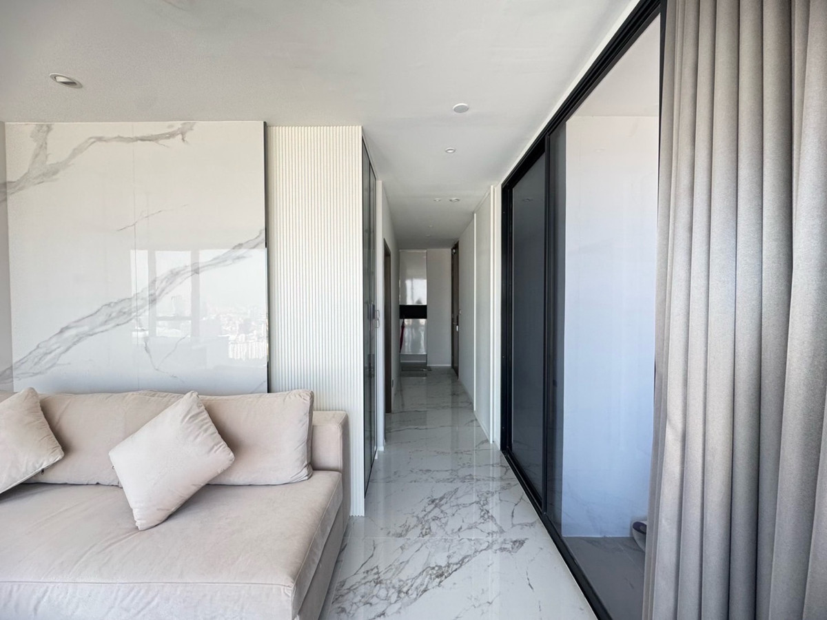 ขายคอนโดสยาม จุฬา สามย่าน : 🏙 For Sale: Ashton Chula – Silom✨ High floor unit with open city view2 Bed 2 Bath area: 65.49 sq.m.💰 Price: 21.51 MB (Million Baht)☎️contact 0646428664 (Phat)☎️contact 0946242014 (Nui)