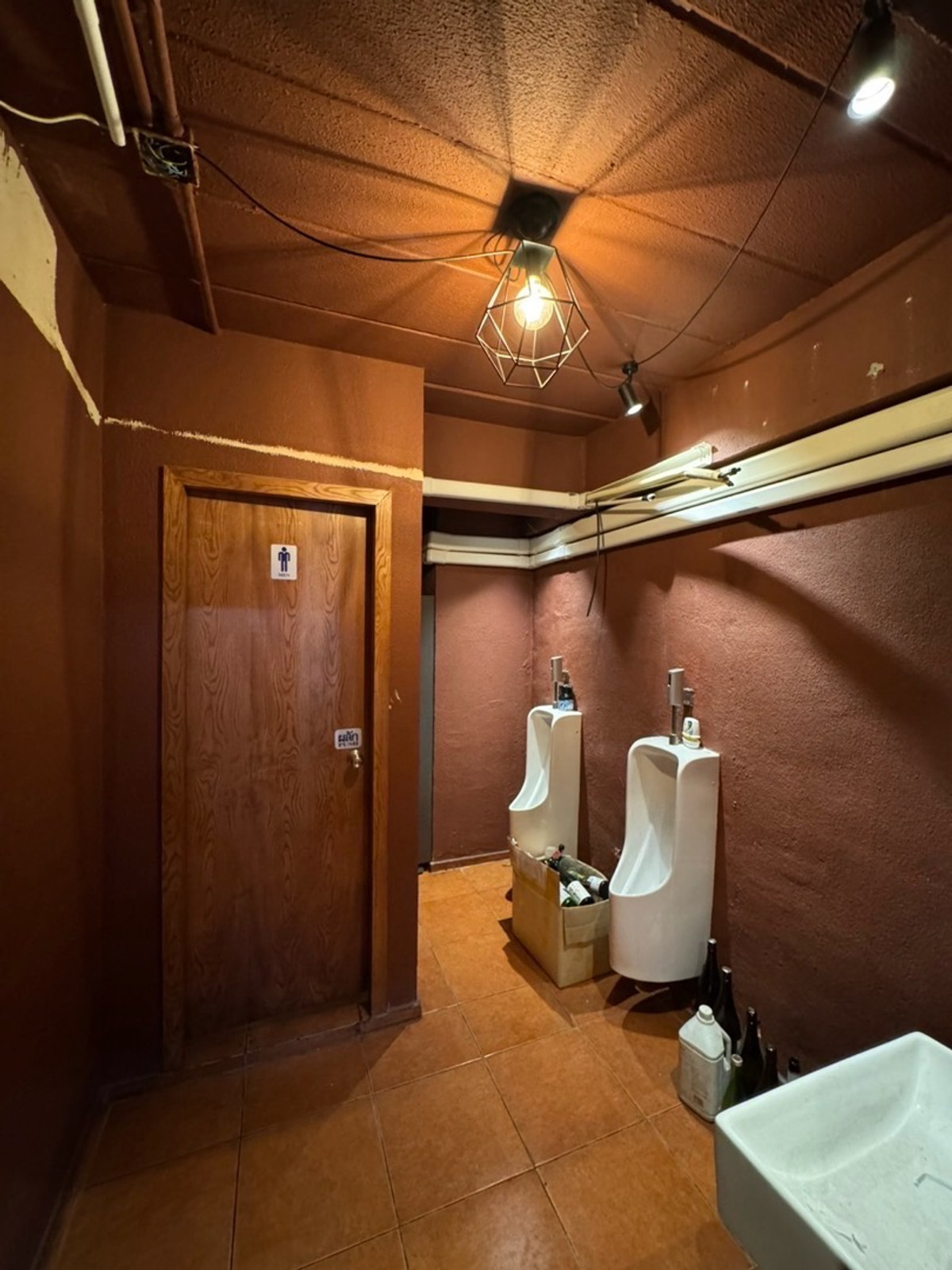 For RentShop HouseSukhumvit, Asoke, Thonglor : Retail Space 200 sqm soi Thonglor for Rental, Soi Thonglor 200 sq m, G floor + mezzanine, shared parking space for 20 cars | Retail Space 200 sqm soi Thonglor for Rental