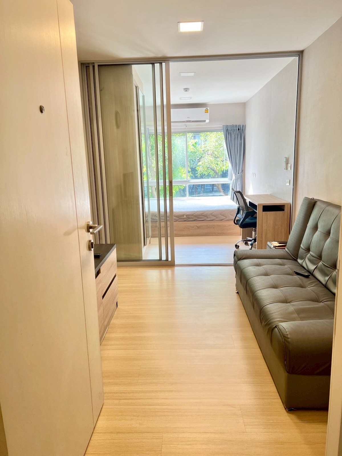 For RentCondoPathum Thani,Rangsit, Thammasat : 🔔 PlumAlive1 best price, pool view, fully furnished, come in and move in.