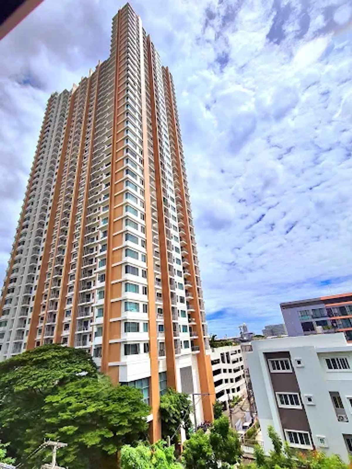 For RentCondoWongwianyai, Charoennakor : ✨ Complete common areas, Villa Sathorn, convenient travel to both the BTS and the pier. You can rest fully 💕