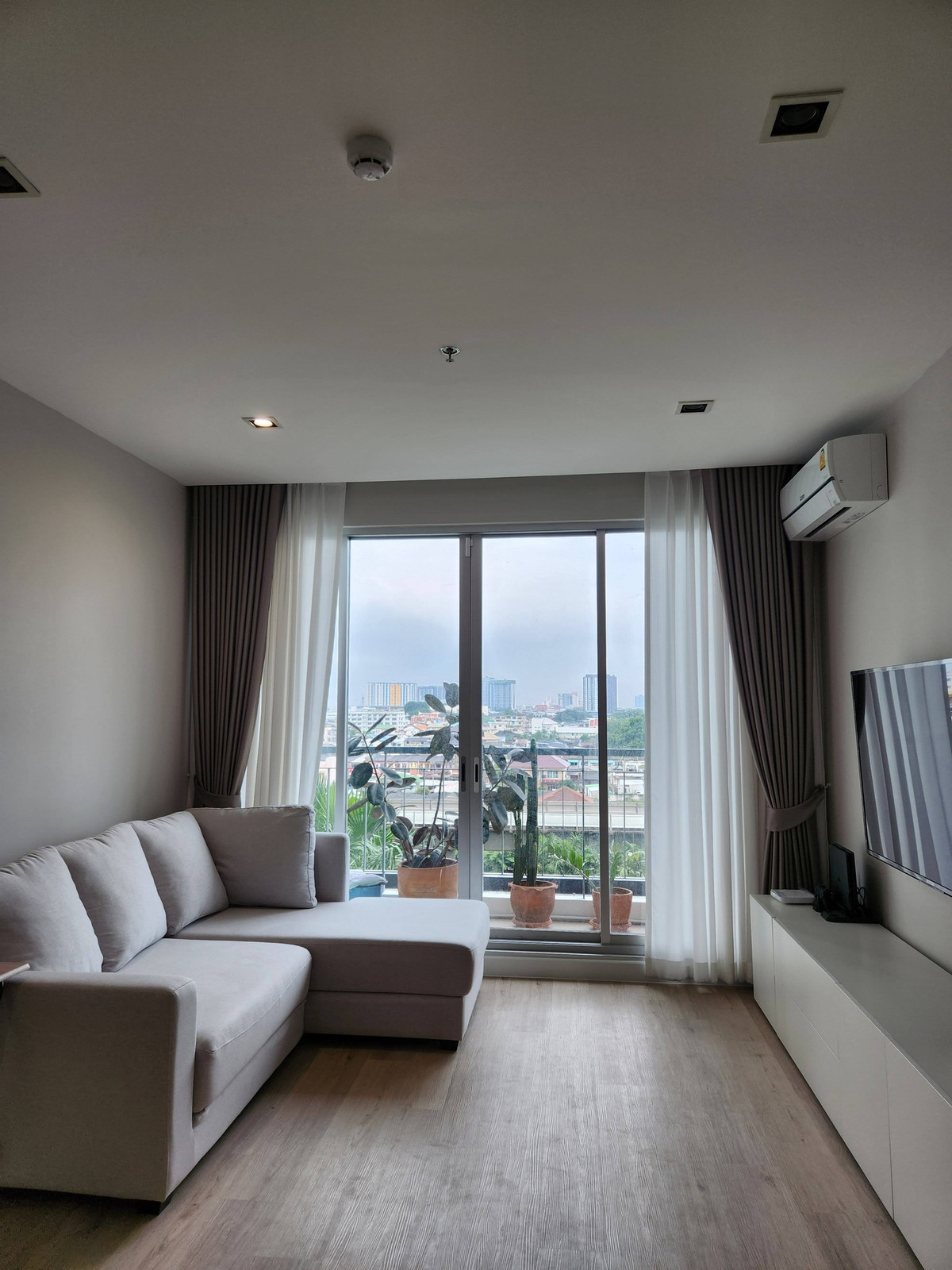 For RentCondoThaphra, Talat Phlu, Wutthakat : For rent, 2 bedrooms, 68 sq m, The Room Sathorn - Taksin. The Room Sathorn - Taksin