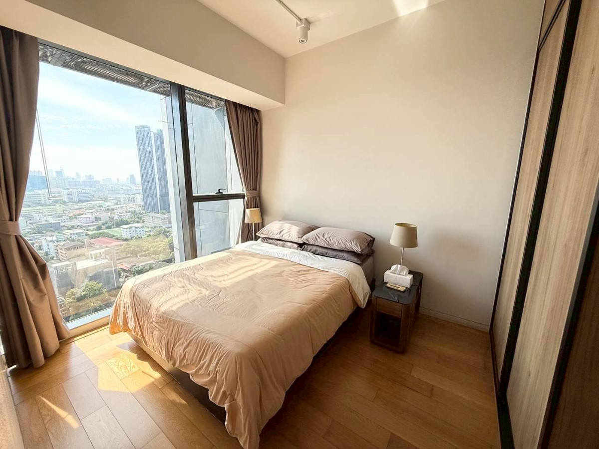 For SaleCondoSathorn, Narathiwat : Newly Renovated 3-Bedroom at The Met with River View and Private Lift