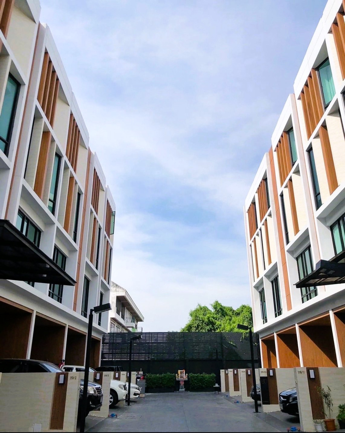 ขายทาวน์โฮมรัชดา ห้วยขวาง : 📌ขายทาวน์โฮม รัชดา 32 เดินทางสะดวก ด้วยรถไฟฟ้าถึง 3 สาย ทำเลหายาก รายล้อมไปด้วยสิ่งอำนวยความสะดวก สนใจติดต่อ 095-424-3656