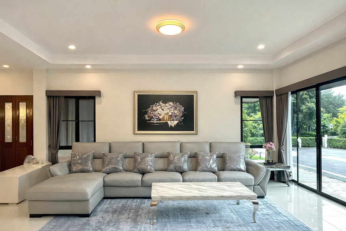 For RentHousePattanakan, Srinakarin : Luxurious 6 bedroom house with private swimming pool. Ready to move in ** NO CO-AGENT **