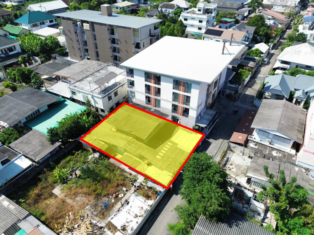 For SaleLandSapankwai,Jatujak : Land for sale on Soi Phaholyothin 30, แยก 2-5 (Intersection 2-5), 1 Ngan (approx. 1600 sq m), near BTS Ratchayothin (only 700 m away). CC