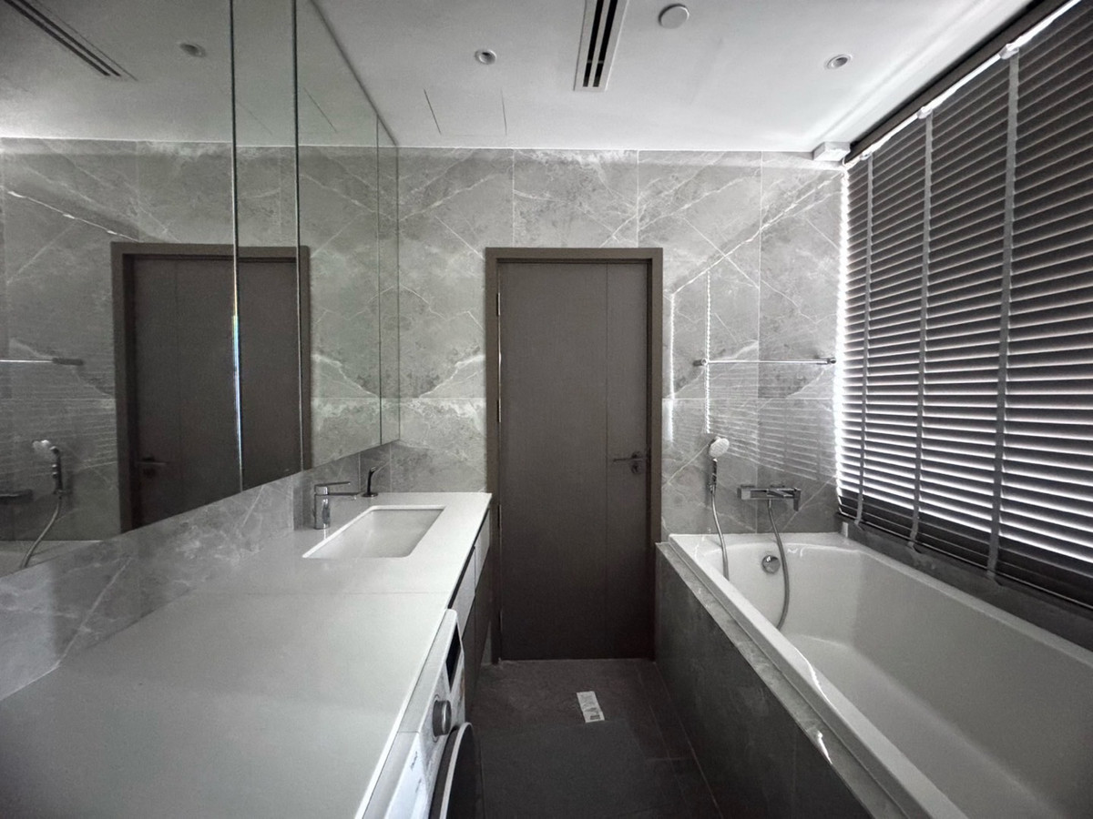 ขายคอนโดสยาม จุฬา สามย่าน : 🏙 For Sale: Ashton Chula – Silom✨ High floor unit with open city view2 Bed 2 Bath area: 65.49 sq.m.💰 Price: 21.51 MB (Million Baht)☎️contact 0646428664 (Phat)☎️contact 0946242014 (Nui)