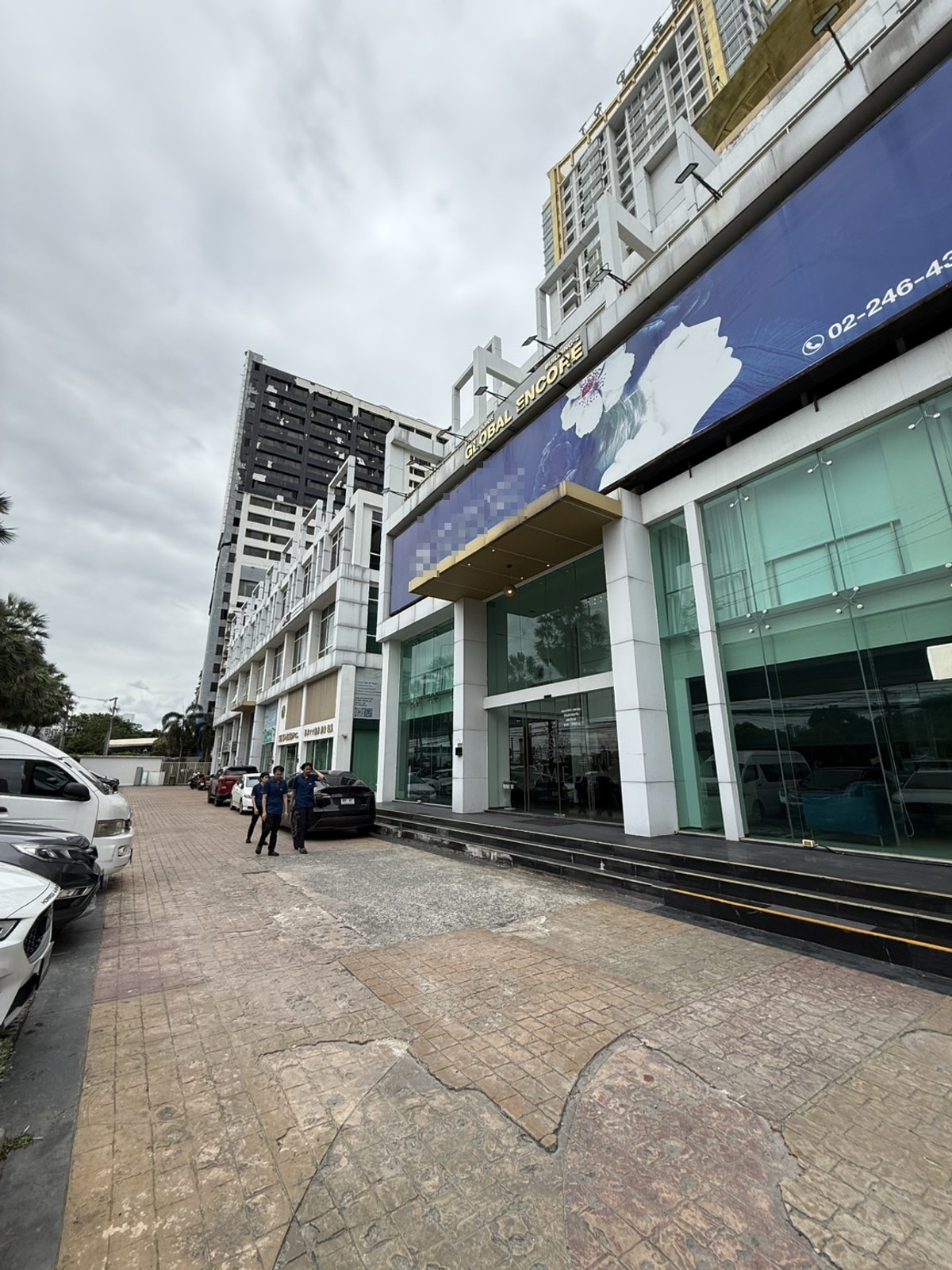 ให้เช่าโฮมออฟฟิศพระราม 9 เพชรบุรีตัดใหม่ RCA : 🔥ให้เช่าด่วน‼️อาคารพาณิชย์ ทำเลดี ติดถนนพระราม9 พื้นที่รวมอาคาร 800 ตร.ม. 450,000 บาท TC green อาคาร F🔥 สนใจติดต่อ 093-835-5461