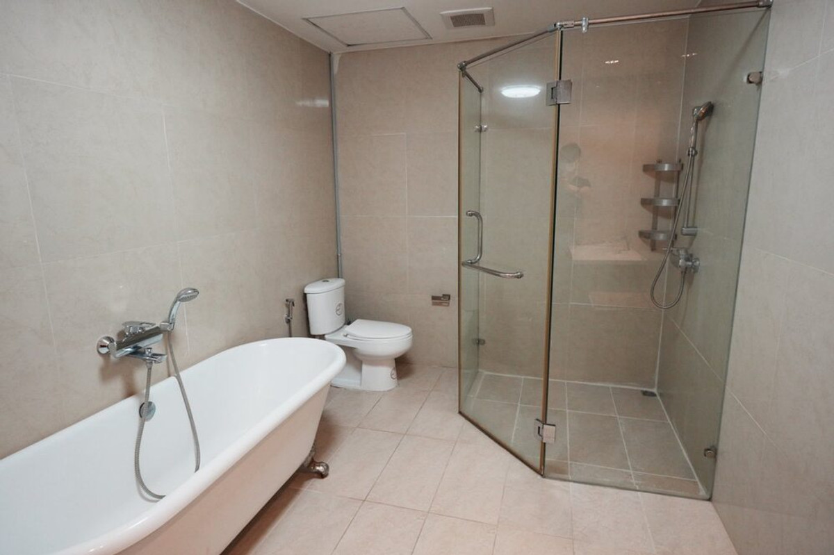 For SaleCondoWongwianyai, Charoennakor : 🔥 Sale with tenant !! Condominium by the Chao Phraya River!! 🔥 Code C20230800431..........Baan Sathorn Chaopraya, 2 bedroom, 2 bathroom, furnished, Special Deal!!📣📣