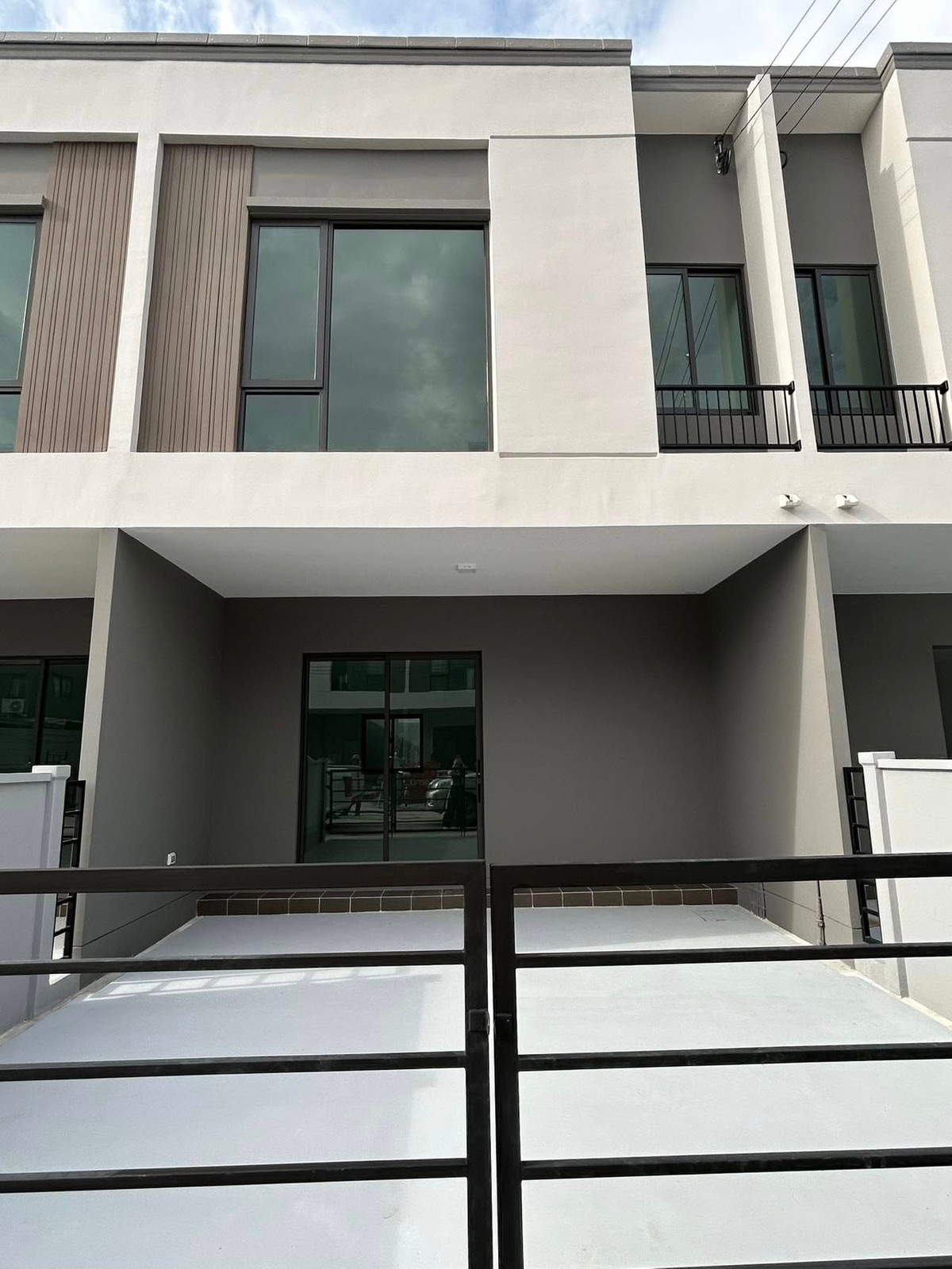 ให้เช่าทาวน์โฮมบางนา แบริ่ง ลาซาล : HR3108ปล่อยเช่าบ้านใหม่แกะกล่อง Pleno สุขุมวิท-บางนา 3 ทาวน์โฮมทำเลทอง ติดเมกา บางนา พร้อมเข้าอยู่ เครื่องใช้ไฟฟ้าครบ