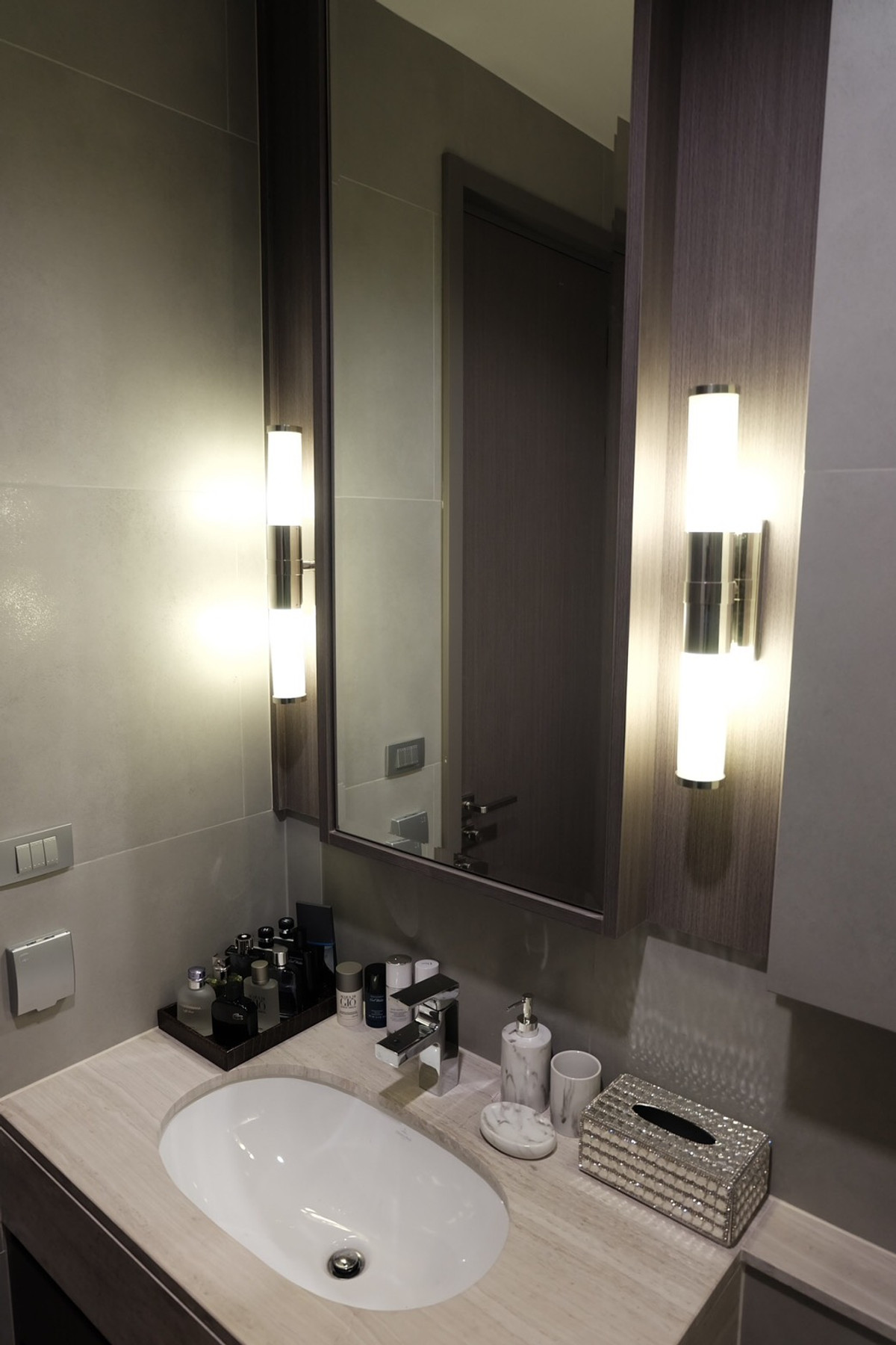 ขายคอนโดสาทร นราธิวาส : 1ห้องนอน ที่ The Diplomat สาทร , Contact 062-496-6454