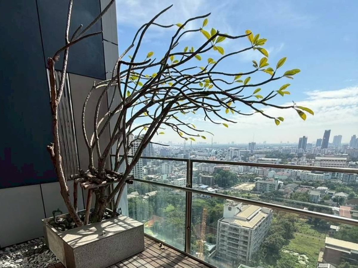 For SaleCondoSathorn, Narathiwat : Newly Renovated 3-Bedroom at The Met with River View and Private Lift