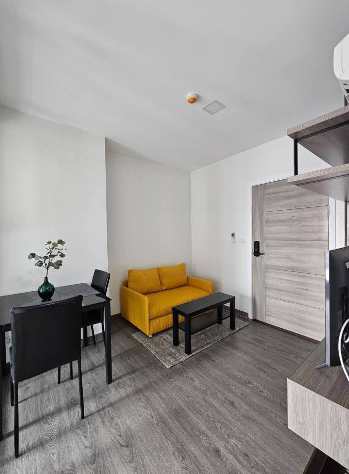 For RentCondoSamut Prakan,Samrong : 🔥🔥🔥 For rent/sale Kensington Sukhumvit–Theparak 🔥🔥🔥 📍 Newly renovated room, beautiful, ready to move in 📍 Size 31.71 sq m. | 31st floor | Building B | 1 bedroom, 1 office room, 1 bathroom, 1 living room