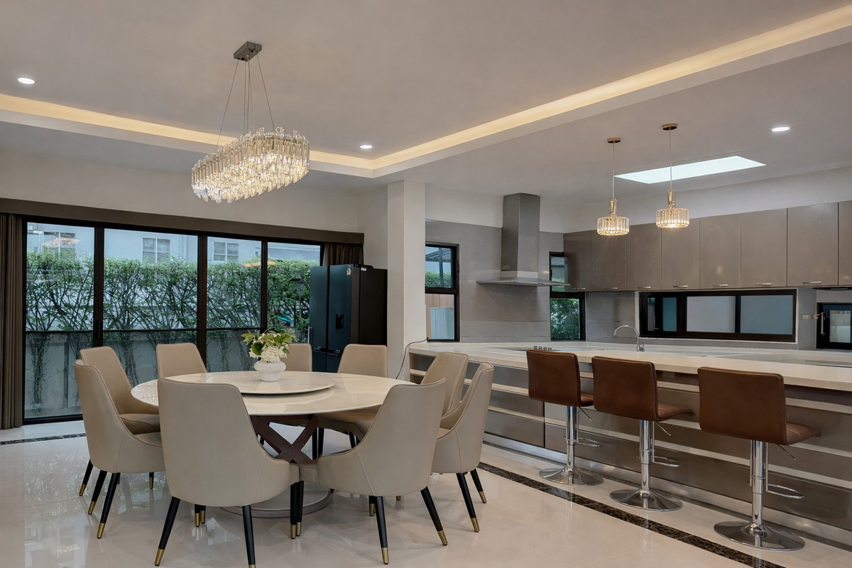 For RentHousePattanakan, Srinakarin : Luxurious 6 bedroom house with private swimming pool. Ready to move in ** NO CO-AGENT **