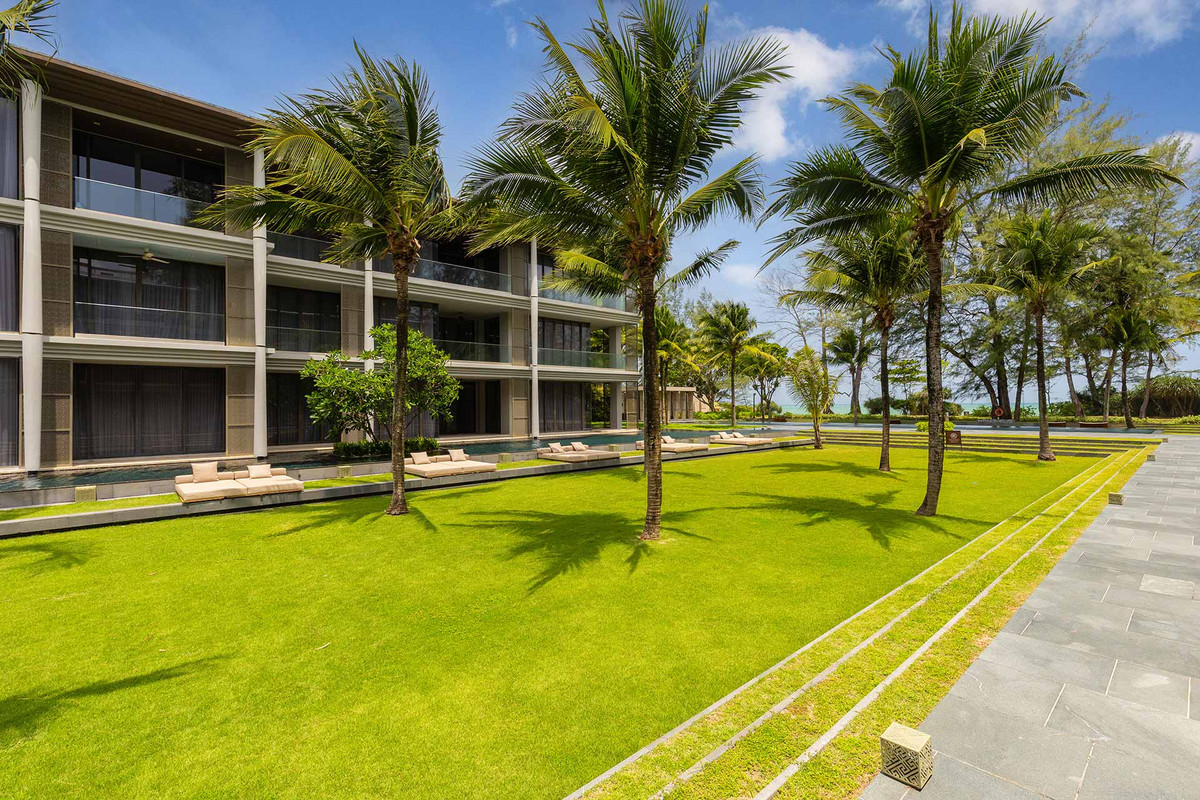 ขายคอนโดภูเก็ต :  3 ห้องนอน ที่ Baan Maikhao Beachfront Penthouse