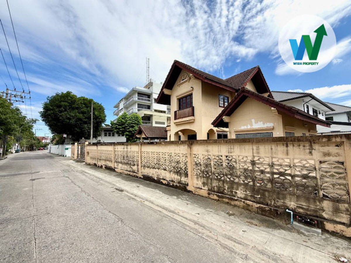 ขายบ้านอ่อนนุช อุดมสุข : ขายที่ดินพร้อมสิ่งปลูกสร้าง บ้านเดี่ยวมิตรภาพ อ่อนนุช แปลงมุม สี่เหลี่ยมสวย ติดถนน ใกล้ทางด่วน มอเตอร์เวย์ BTS ศรีนุช