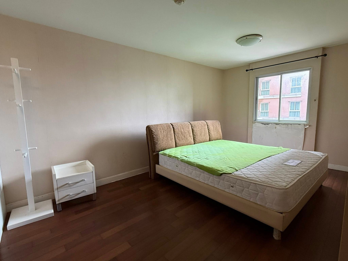 For SaleCondoSathorn, Narathiwat : Spacious 2 bedroom condo in a peaceful and private location near Sathorn