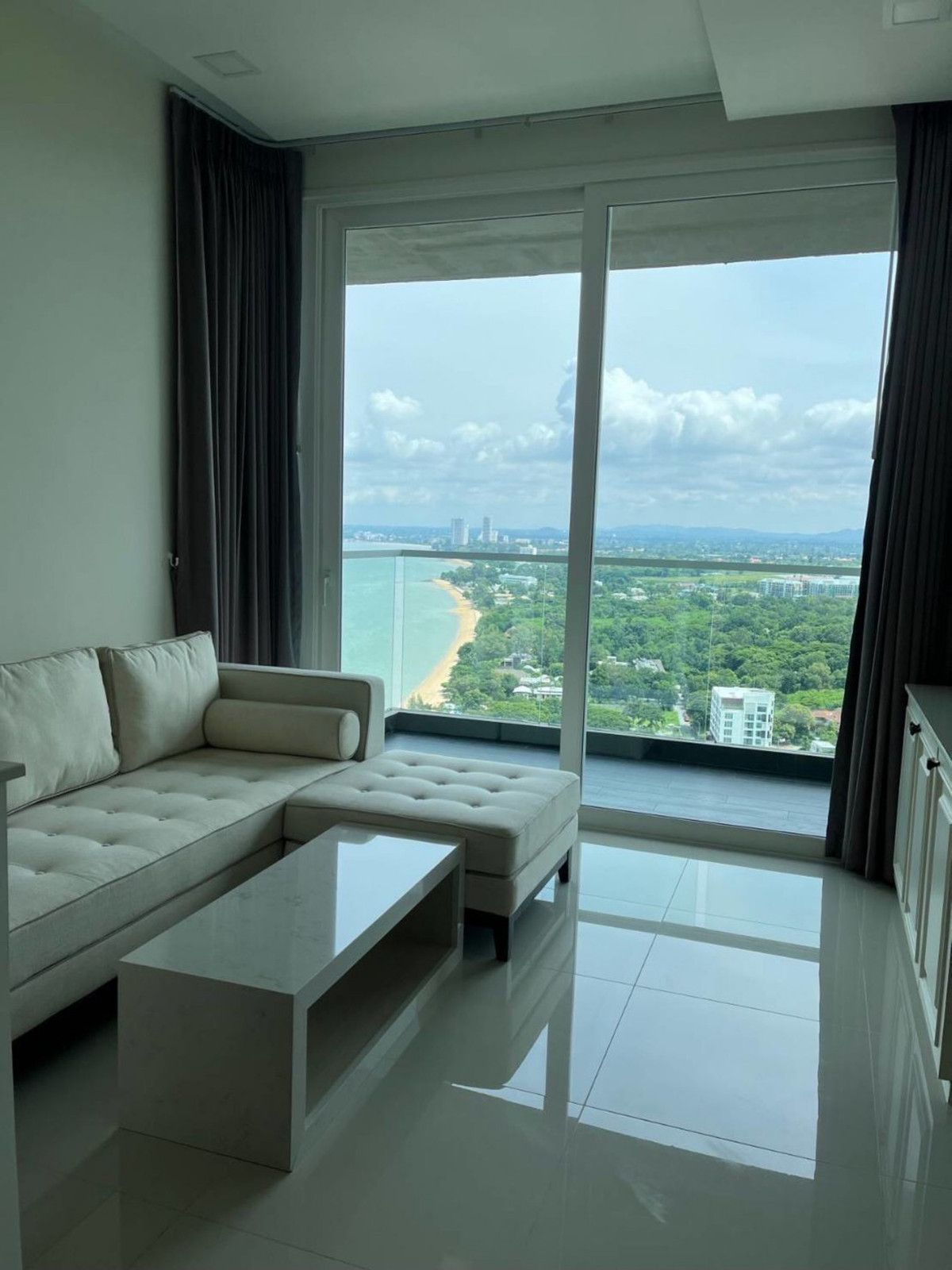 ขายคอนโดพัทยา บางแสน ชลบุรี สัตหีบ : 1 ห้องนอนวิวทะล ที่ Del Mare Bangsaray Beachfront, Contact 062-496-6454