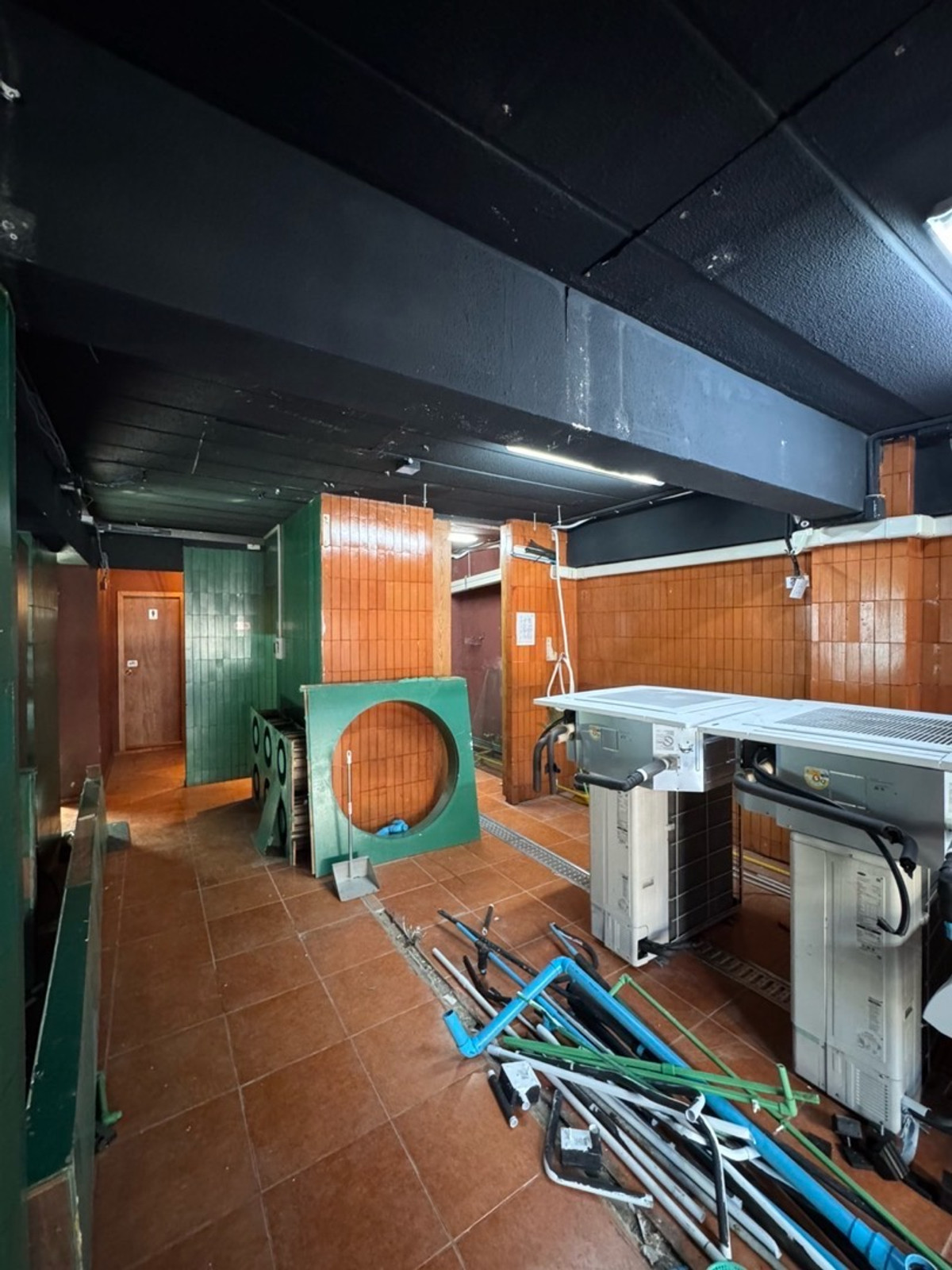 For RentShop HouseSukhumvit, Asoke, Thonglor : Retail Space 200 sqm soi Thonglor for Rental, Soi Thonglor 200 sq m, G floor + mezzanine, shared parking space for 20 cars | Retail Space 200 sqm soi Thonglor for Rental