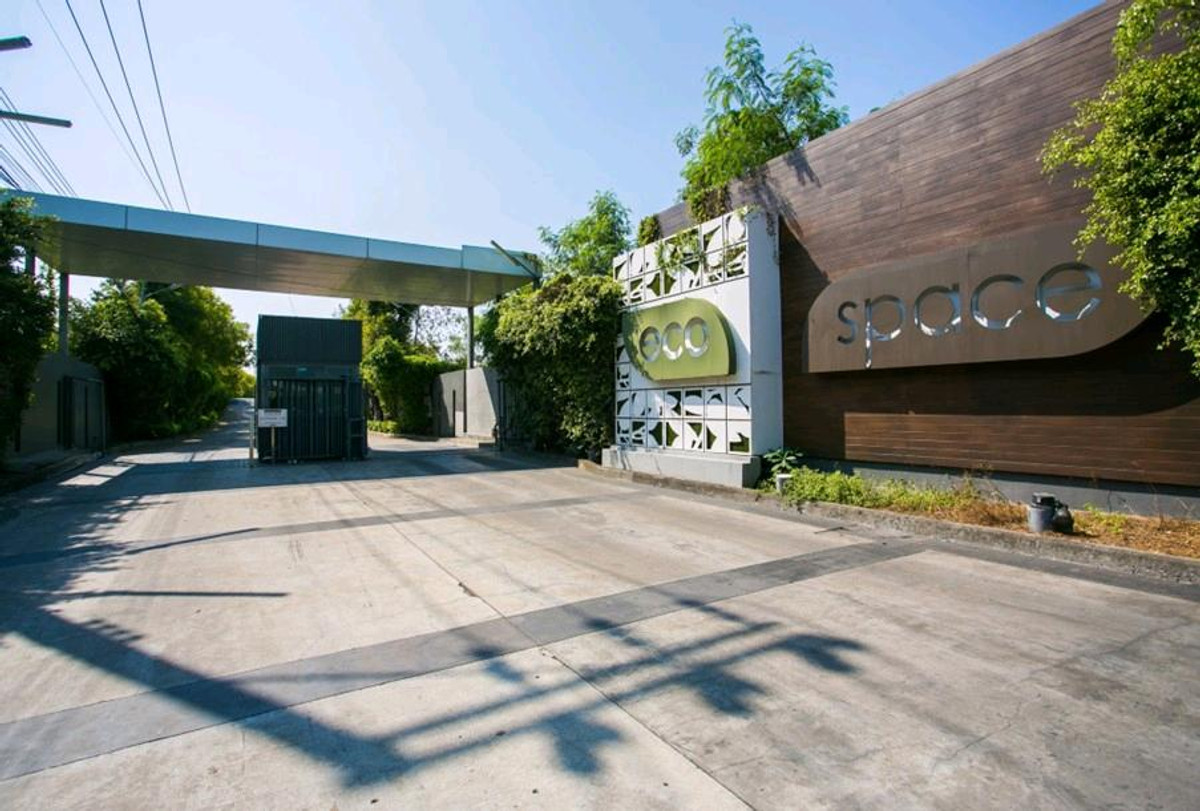 For RentTownhomeKaset Nawamin,Ladplakao : ​🏠 [Rent] Townhome Eco-Space Kaset-Nawamin — In front of the house, dont hit anyone. Very private!
