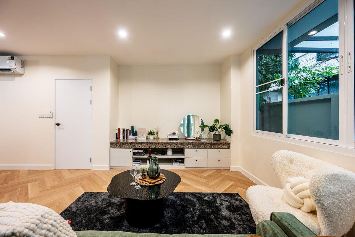 For SaleHouseSapankwai,Jatujak : 📌Single house for sale/ 𝐇𝐎𝐌𝐄 𝐎𝐅𝐅𝐈𝐂𝐄 3 floors, completely renovated, near Chatuchak and Mo Chit, just 300 meters. If interested, contact 095-424-3656