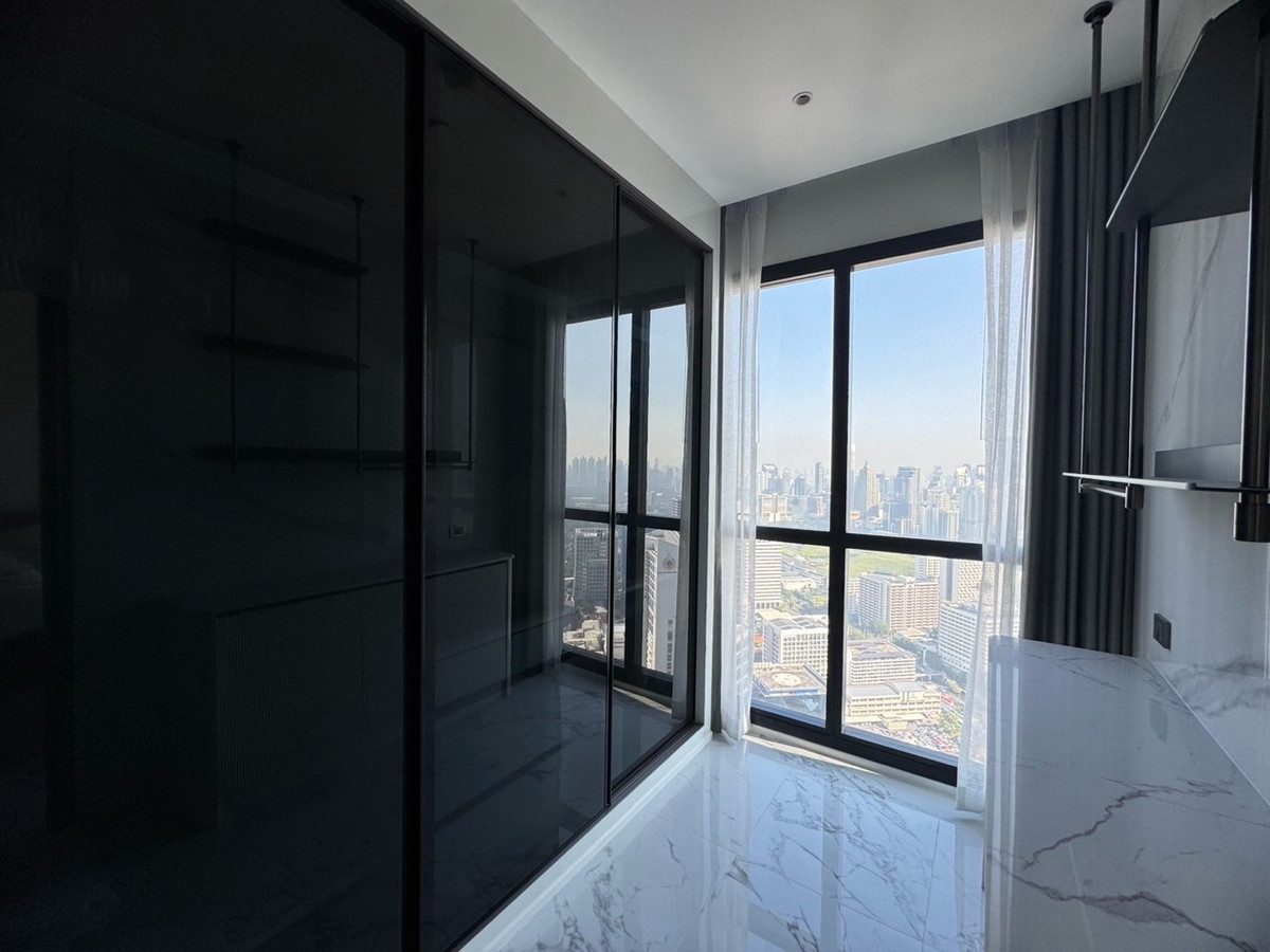 ขายคอนโดสยาม จุฬา สามย่าน : 🏙 For Sale: Ashton Chula – Silom✨ High floor unit with open city view🛏 2 Bedrooms | 🚿 2 Bathrooms📐 Usable area: 65.49 sq.m.💰 Price: 21.51 MB (Million Baht)☎️contact 0646428664 (Phat)☎️contact 0946242014 (Nui)