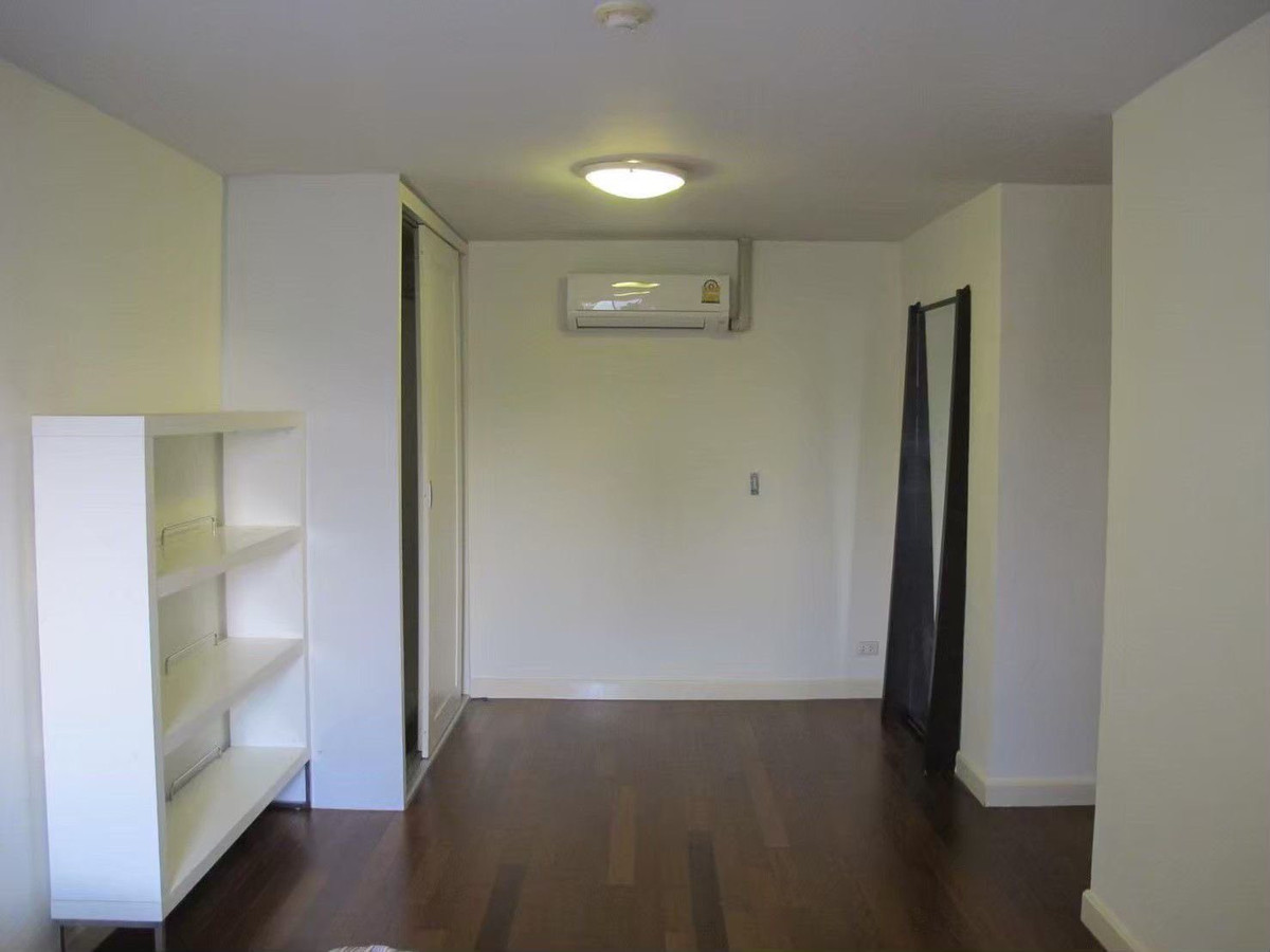 For SaleCondoSathorn, Narathiwat : Spacious 4 bedrooms 175 sqm in Sathorn area. Peaceful and convenient