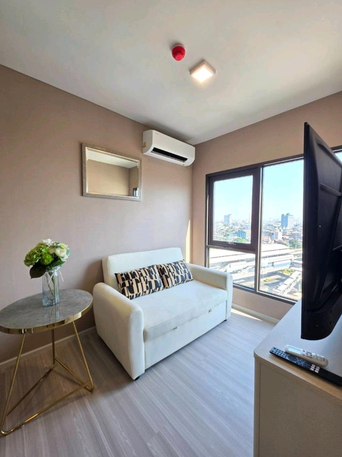 For RentCondoWongwianyai, Charoennakor : TP88: Condo for rent, Quintara Pho Nimit, 0 Meters from BTS, size 32 square meters (new room, never rented)