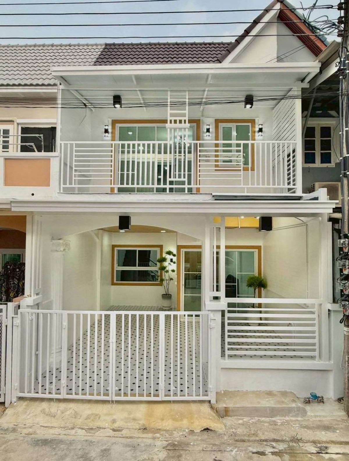 ขายทาวน์โฮมนนทบุรี บางใหญ่ บางบัวทอง :  ขายทาวน์เฮ้าส์ 2 ชั้น หมู่บ้านธารถวิล ซอยวัดพระเงิน เนื้อที่ 22.2 ตารางวา 4 ห้องนอน ถนนบางม่วง-บางคูลัด ตำบลบางม่วง อำเภอบางใหญ่ จังหวัดนนทบุรี