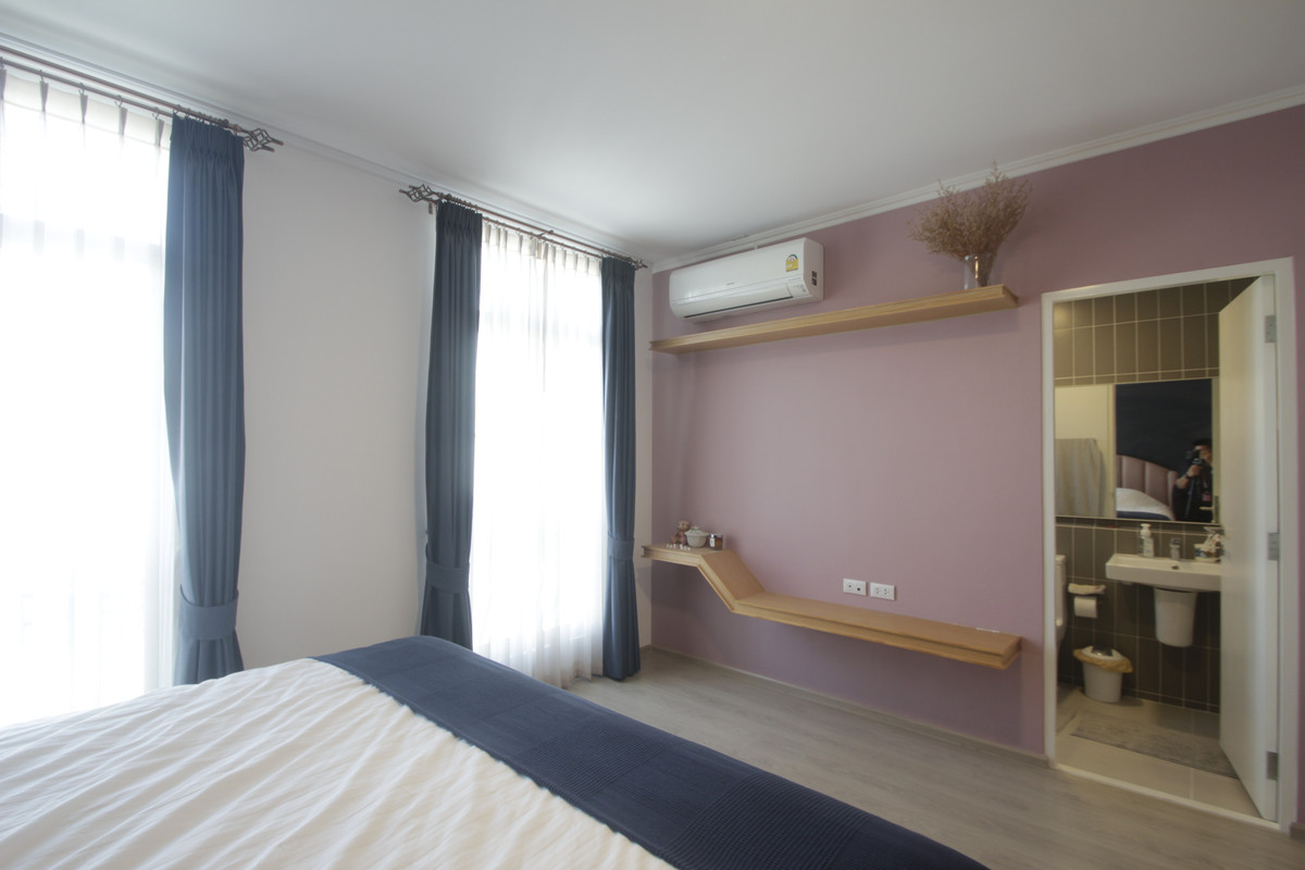 For SaleTownhomeRathburana, Suksawat : Townhouse Villaggio Pracha Uthit 90 Land and House House The house is ready to move in. Fully furnished and includes air conditioning, 21.4 sq m, at the beginning of the project, near Suksawat Expressway, Bang Phli, convenient travel, price negotiable.