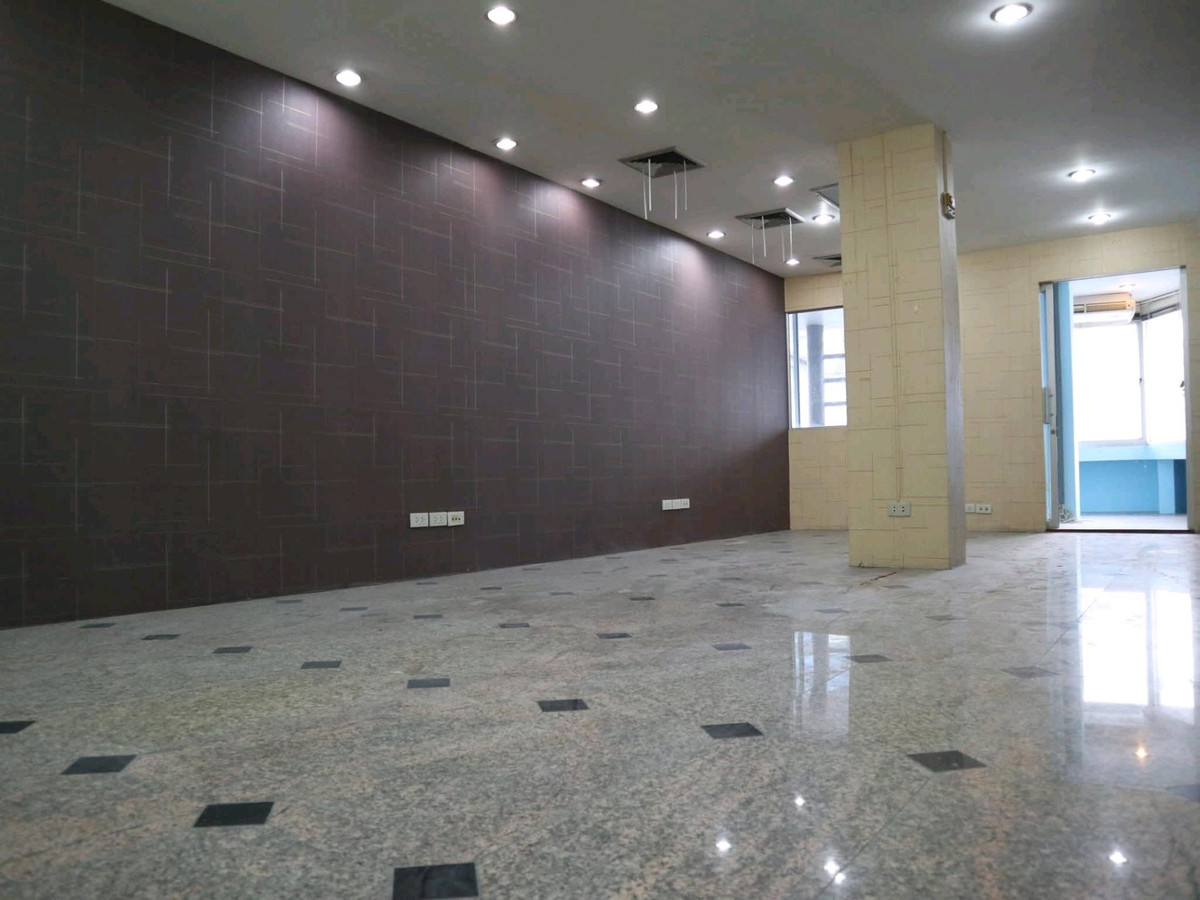 ให้เช่าอาคารพาณิชย์รัชดา ห้วยขวาง : 🏢ให้เช่า / ขาย ตึก Stand-Alone 7 ชั้น ใจกลางรัชดา — ติด MRT รัชดาภิเษก เข้าซอย 100 ม.