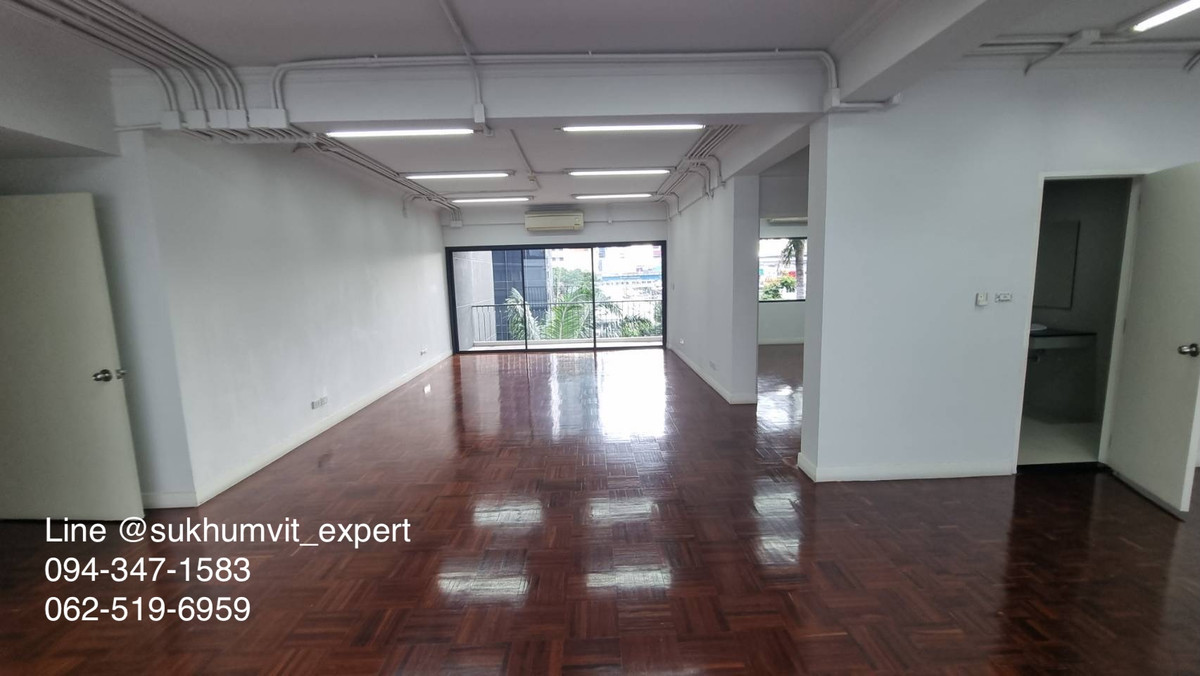 For RentOfficeSukhumvit, Asoke, Thonglor : For Rent: Commercial Space in Asok Area, Near BTS/MRT – 4th Floor, 120 sq.m.