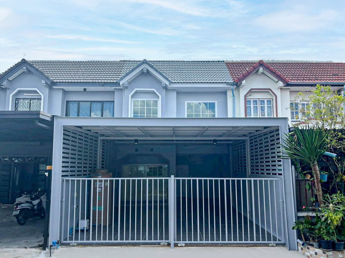 ขายทาวน์โฮมปทุมธานี รังสิต ธรรมศาสตร์ : เพื่ออนาคตลูก! บ้านใกล้ รร.สวนกุหลาบ รังสิต และ ม.นอร์ทกรุงเทพ @แพรมาพร คลอง 4 หน้าโครงการมี 7-Eleven และวินมอเตอร์ไซค์ เดินทางไปโรงเรียนและที่ทำงานสะดวก ปลอดภัย บ้านพร้อมอยู่ ทำเลเด่น ราคาโดนใจ จองก่อนมีสิทธิ์ก่อน!