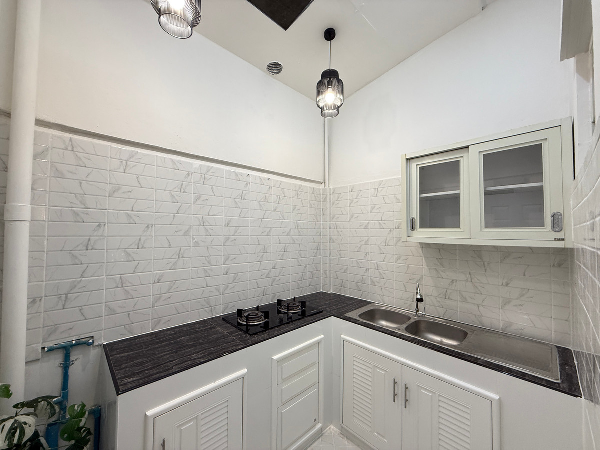 ขายทาวน์โฮมมหาชัย สมุทรสาคร : The Money Me พระราม2-บางหญ้าแพรก บ้านรีโนเวทใหม่พร้อมอยู่ ราคาพิเศษ ฟรีค่าใช้จ่ายวันโอน