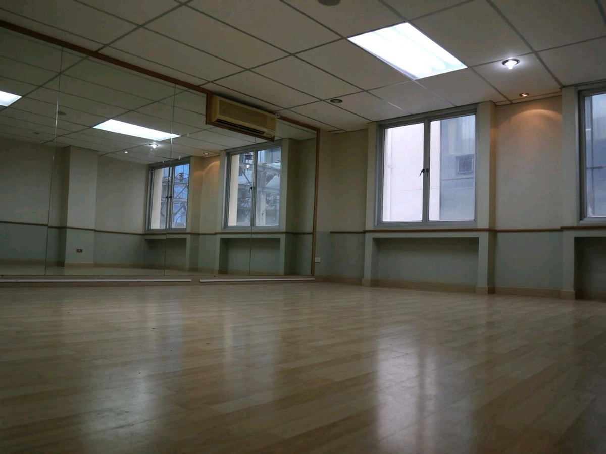 ให้เช่าอาคารพาณิชย์รัชดา ห้วยขวาง : 🏢ให้เช่า / ขาย ตึก Stand-Alone 7 ชั้น ใจกลางรัชดา — ติด MRT รัชดาภิเษก เข้าซอย 100 ม.