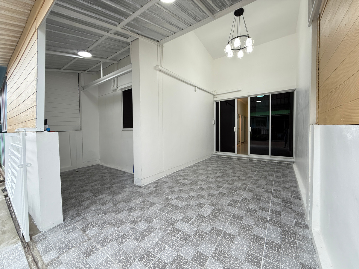 ขายทาวน์โฮมมหาชัย สมุทรสาคร : The Money Me พระราม2-บางหญ้าแพรก บ้านรีโนเวทใหม่พร้อมอยู่ ราคาพิเศษ ฟรีค่าใช้จ่ายวันโอน