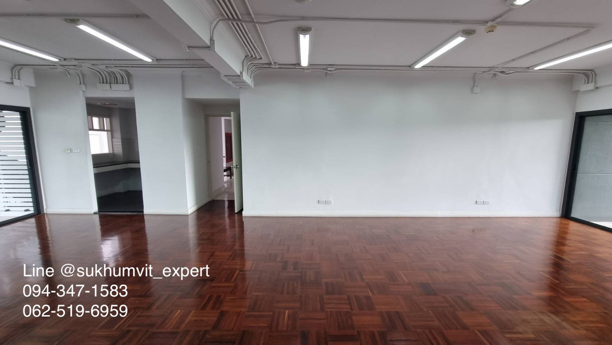 For RentOfficeSukhumvit, Asoke, Thonglor : For Rent: Commercial Space in Asok Area, Near BTS/MRT – 4th Floor, 120 sq.m.