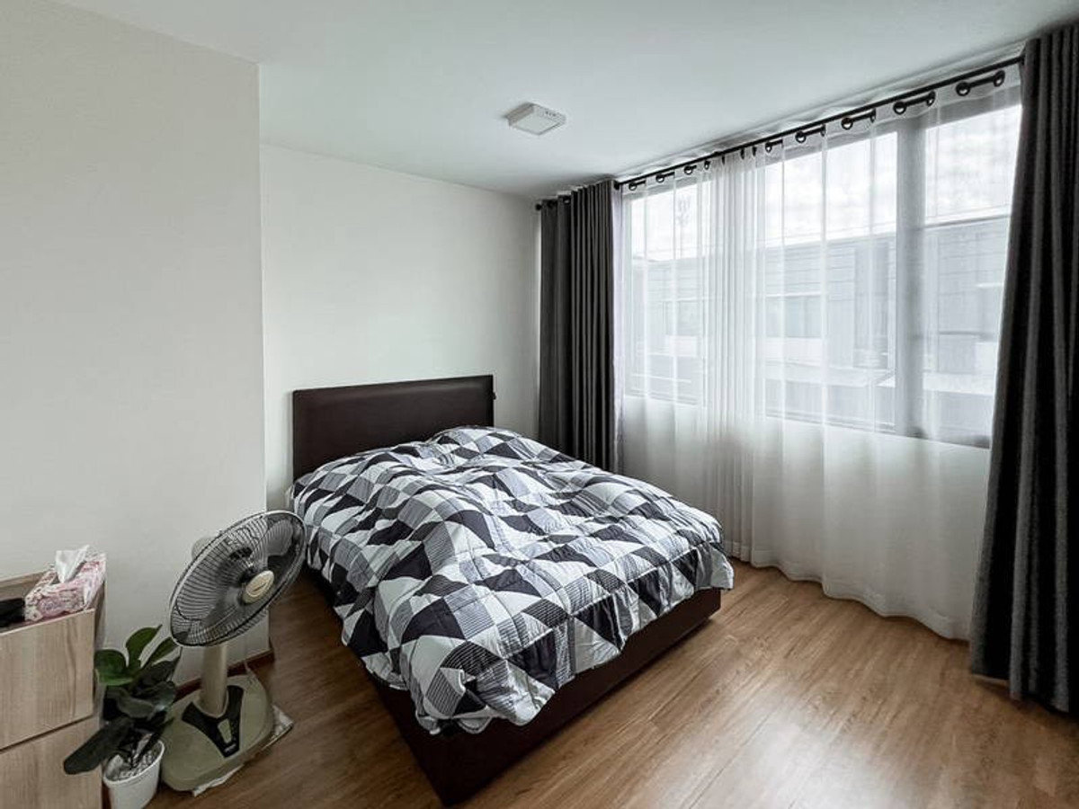 ขายทาวน์โฮมเสรีไทย-นิด้า : ขายด่วนทาวน์เฮ้าส์ 2 ชั้น Pleno ลาดพร้าว-เสรีไทย บ้านสวย เฟอร์นิเจอร์ครบ พร้อมหิ้วกระเป๋าเข้าอยู่ได้เลย (N.1961)