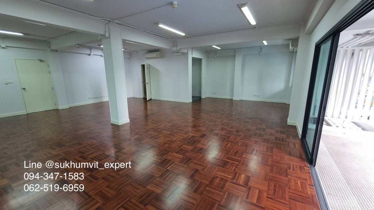For RentRetail SpaceSukhumvit, Asoke, Thonglor : For Rent: Commercial Space in Asok Area, Near BTS/MRT – 2nd Floor, 120 sq.m.