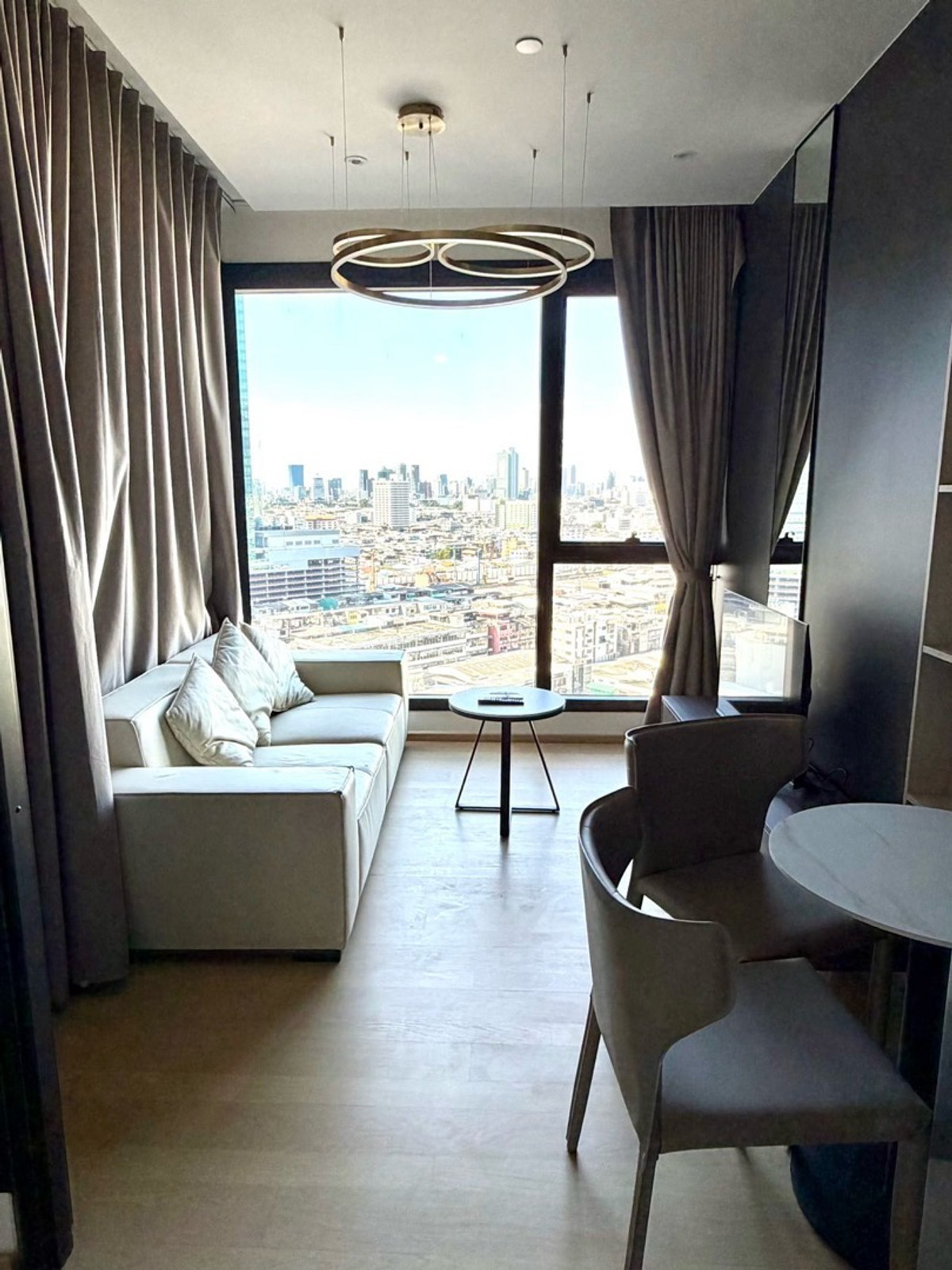 ให้เช่าคอนโดพระราม 9 เพชรบุรีตัดใหม่ RCA : 🌇 โครงการ : แอชตัน อโศก - พระราม 9
➰ Project : Ashton Asoke - Rama 9