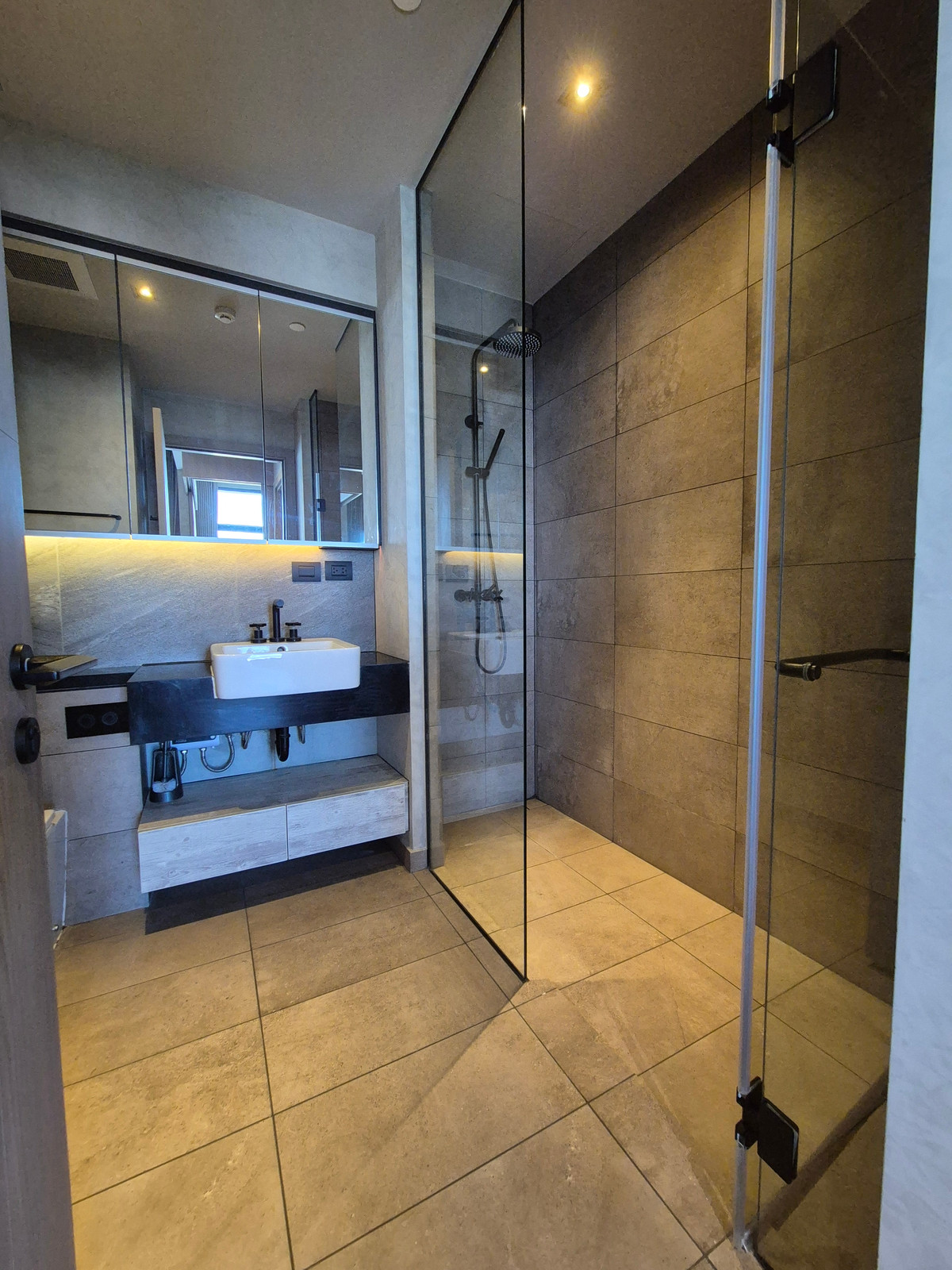 ให้เช่าคอนโดสุขุมวิท อโศก ทองหล่อ : ( ห้องระเบียงใหญ่!! ) 2 ห้องนอน 2 ห้องน้ำ 89 ตรม. The Loft Asoke ติดถนนอโศกมนตรี ใกล้ MRT เพชรบุรี