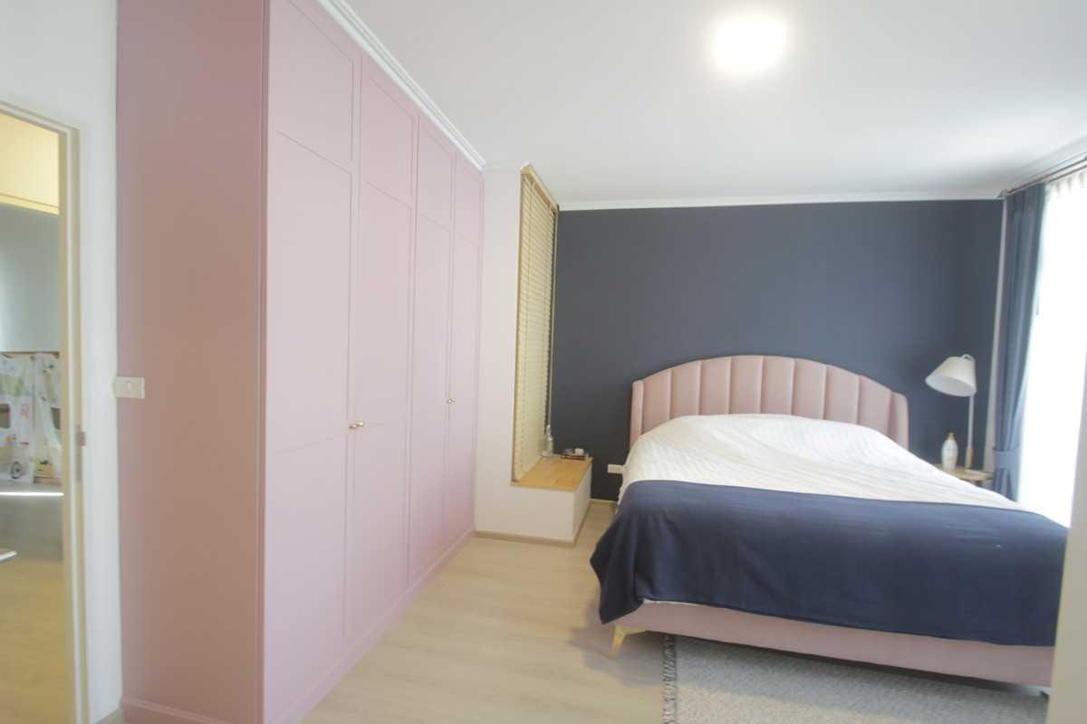 For SaleTownhomeRathburana, Suksawat : Townhouse Villaggio Pracha Uthit 90 Land and House House The house is ready to move in. Fully furnished and includes air conditioning, 21.4 sq m, at the beginning of the project, near Suksawat Expressway, Bang Phli, convenient travel, price negotiable.